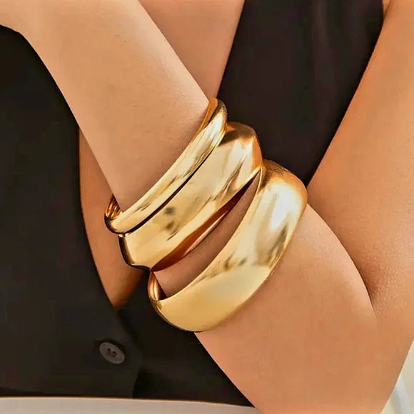 3 Round Chunky Bracelets. Smooth metal.Bangles Trendy Designe. Hupoallergenic - Picture 3 of 13